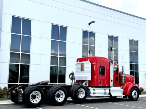 More photos of 2015 KENWORTH W900 at Forge Truck Centers - Illinois, IL