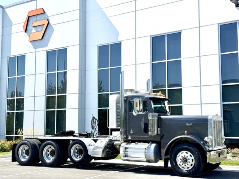Photos of 2002 PETERBILT 379 for sale in New Lenox, IL at Forge Truck Centers - Illinois