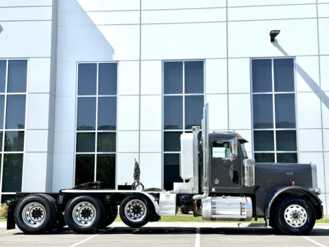 Another view of 2002 PETERBILT 379 for sale in New Lenox, IL at Forge Truck Centers - Illinois