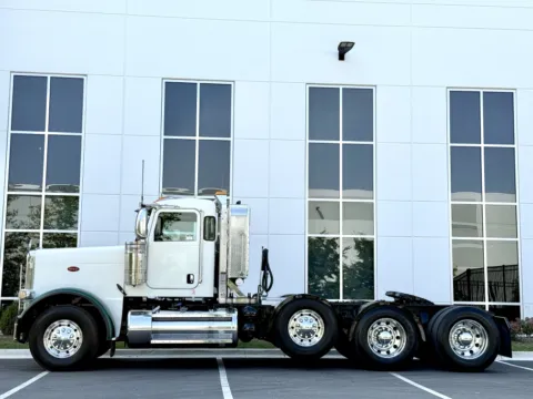 More photos of 2014 PETERBILT 388 at Forge Truck Centers - Illinois, IL