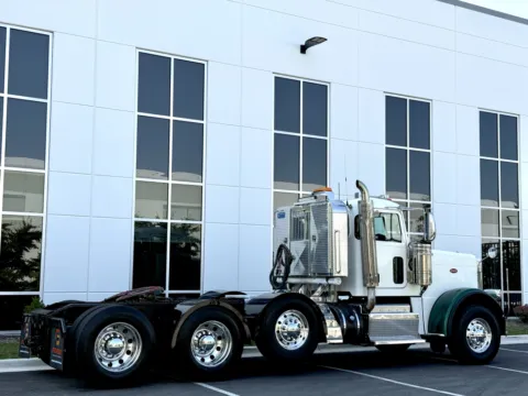 More photos of 2014 PETERBILT 388 at Forge Truck Centers - Illinois, IL