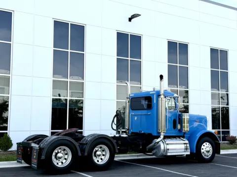 More photos of 2002 PETERBILT 379 at Forge Truck Centers - Illinois, IL