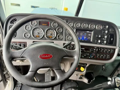 More photos of 2019 PETERBILT 389 at Forge Truck Centers - Illinois, IL