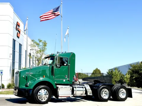 2017 KENWORTH T800 for sale in New Lenox, IL