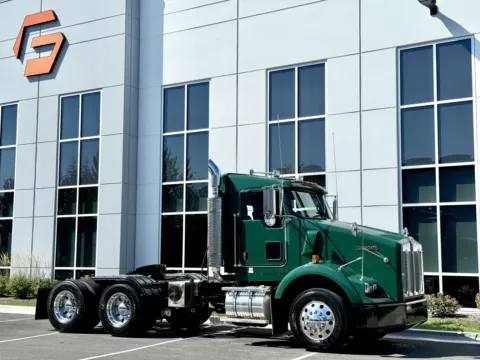 Photos of 2017 KENWORTH T800 for sale in New Lenox, IL at Forge Truck Centers - Illinois