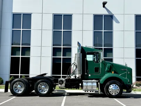 Another view of 2017 KENWORTH T800 for sale in New Lenox, IL at Forge Truck Centers - Illinois