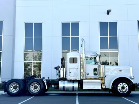 Another view of 2019 PETERBILT 389 for sale in New Lenox, IL at Forge Truck Centers - Illinois
