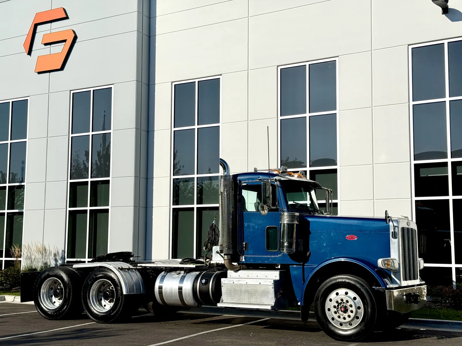 2013 Peterbilt - image 2