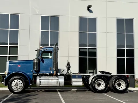 More photos of 2013 PETERBILT 388 at Forge Truck Centers - Illinois, IL