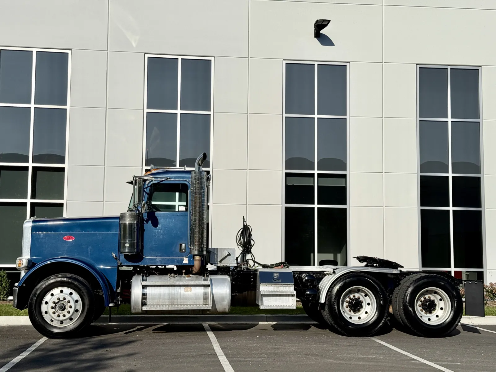 2013 Peterbilt - image 4