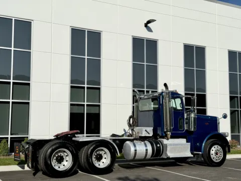 More photos of 2013 PETERBILT 388 at Forge Truck Centers - Illinois, IL