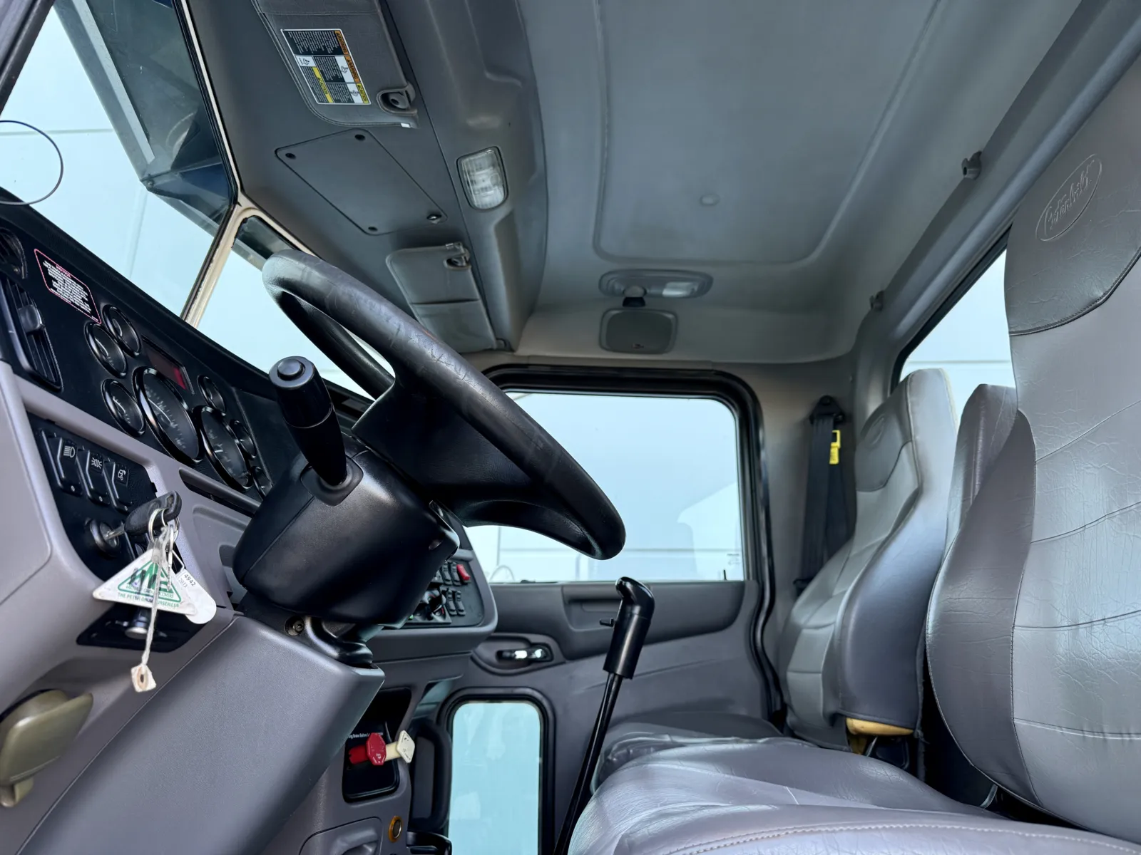 2013 Peterbilt - image 14
