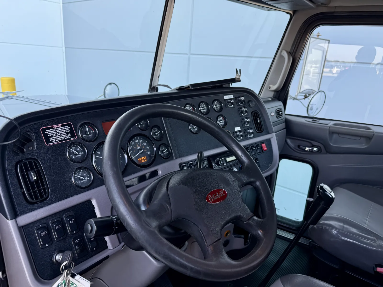 2013 Peterbilt - image 15