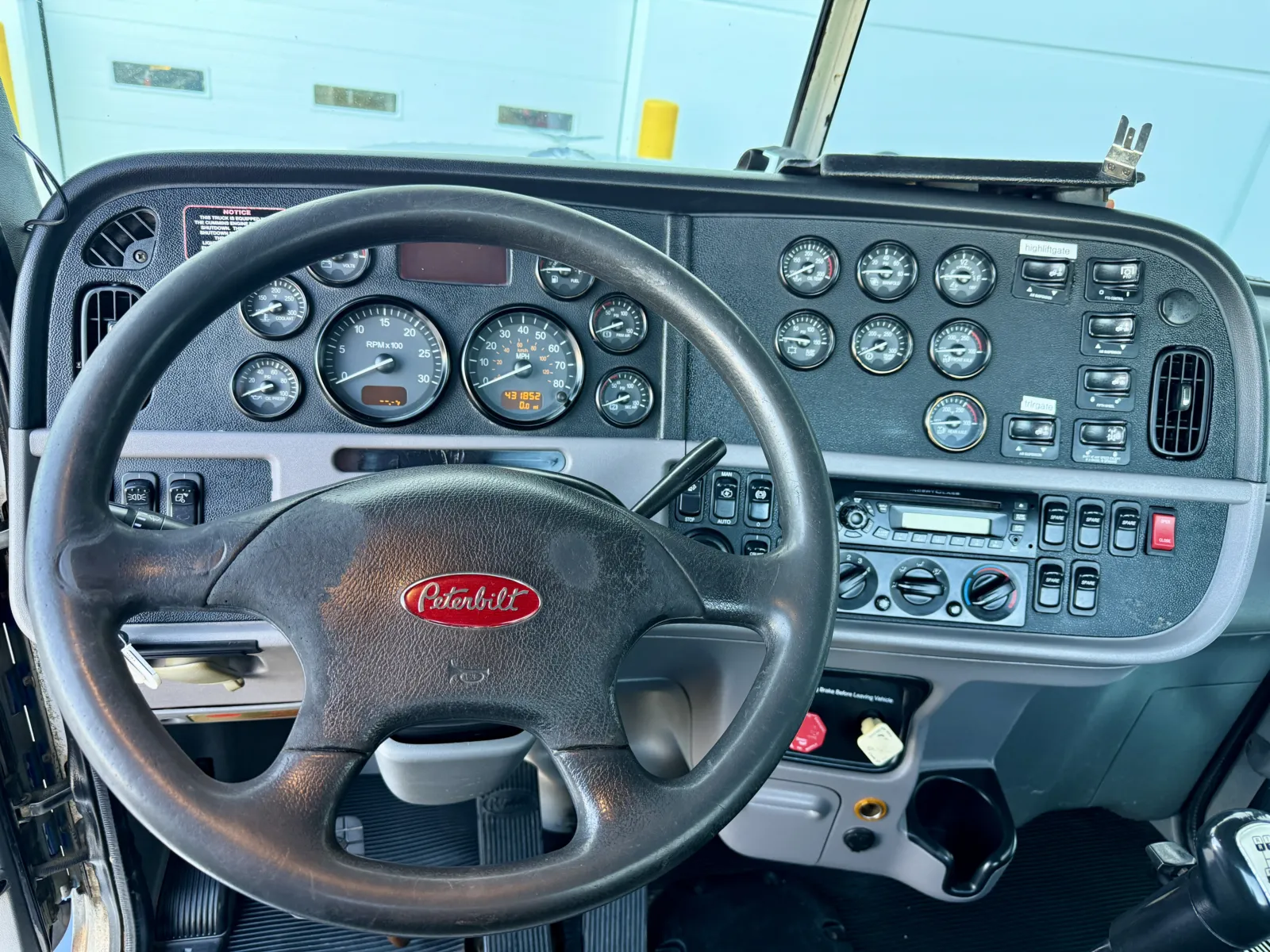 2013 Peterbilt - image 16