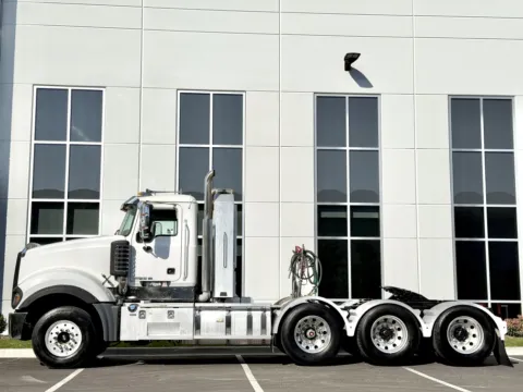 More photos of 2013 MACK TD713 at Forge Truck Centers - Illinois, IL