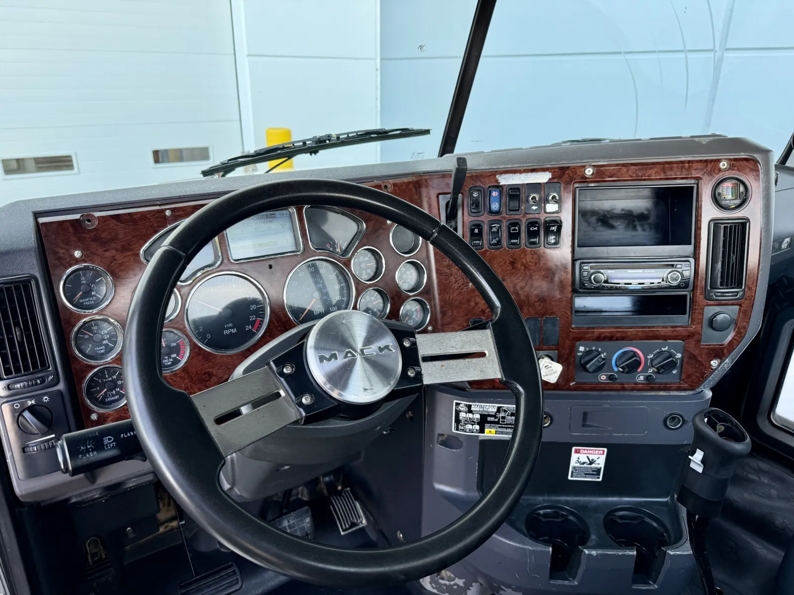 2009 Mack - image 15