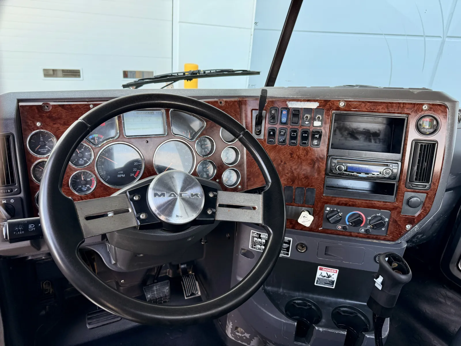 2009 Mack - image 16