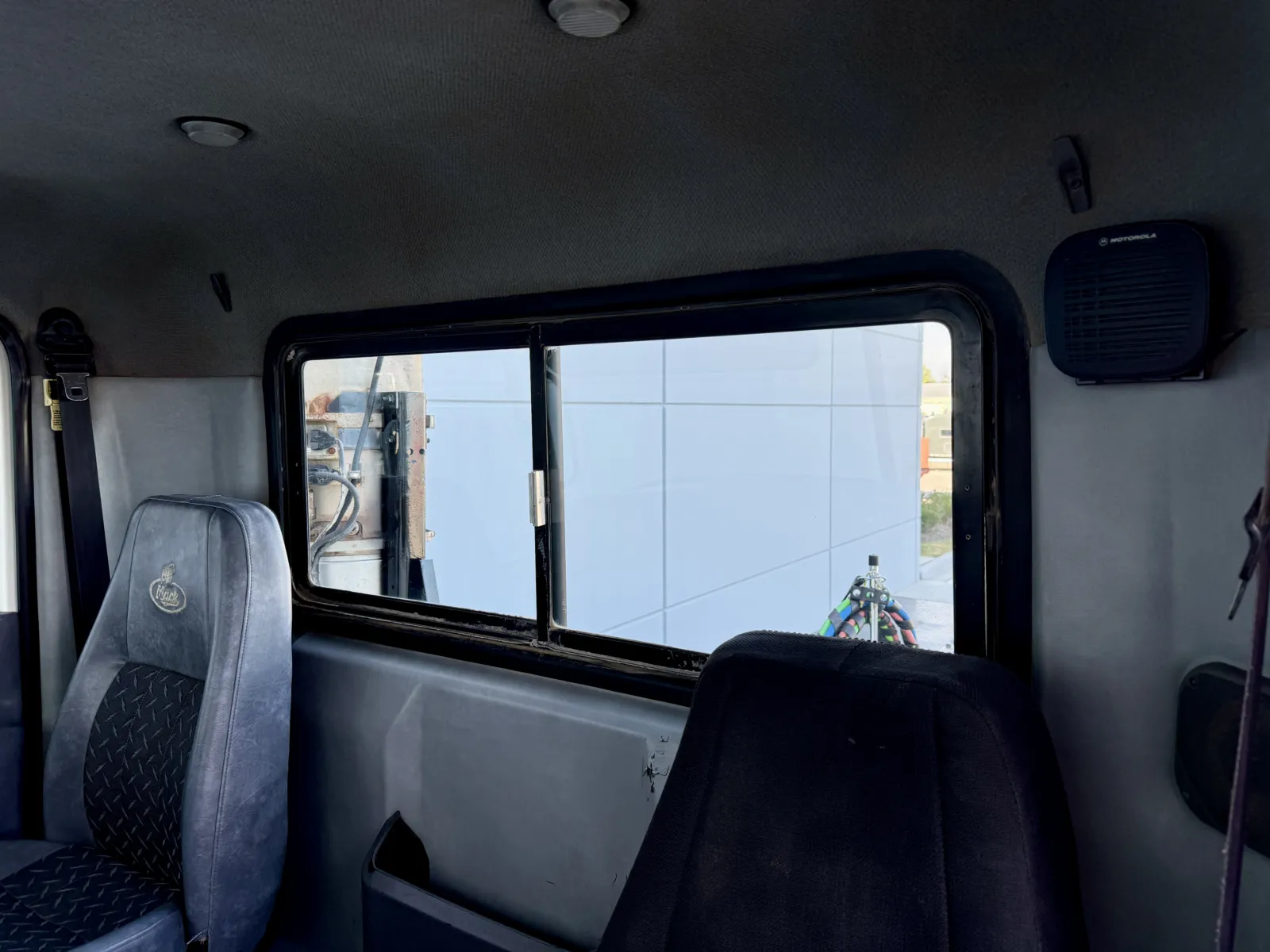 2009 Mack - image 20