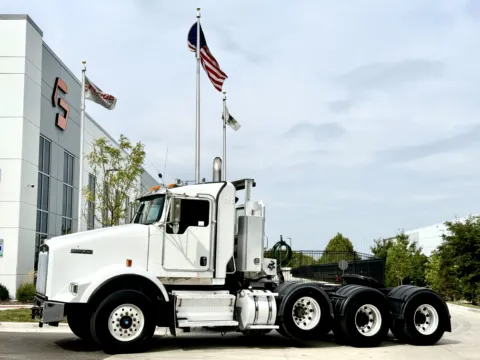 2011 KENWORTH T800 for sale in New Lenox, IL