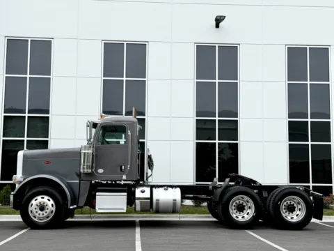 More photos of 2022 PETERBILT 389 at Forge Truck Centers - Illinois, IL
