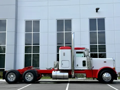 Another view of 2007 PETERBILT 379 for sale in New Lenox, IL at Forge Truck Centers - Illinois