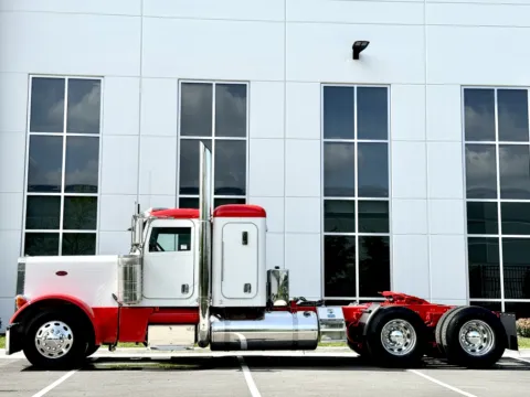 More photos of 2007 PETERBILT 379 at Forge Truck Centers - Illinois, IL