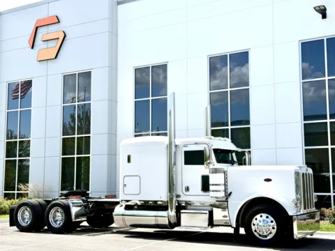 Photos of 2018 PETERBILT 389 for sale in New Lenox, IL at Forge Truck Centers - Illinois