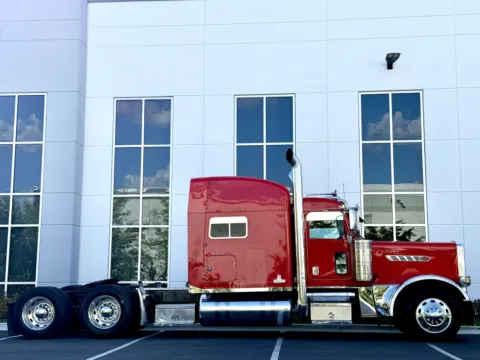 Another view of 2016 PETERBILT 389 for sale in New Lenox, IL at Forge Truck Centers - Illinois
