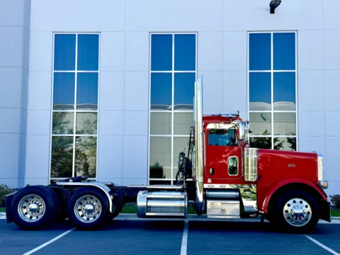Another view of 2015 PETERBILT 389 for sale in New Lenox, IL at Forge Truck Centers - Illinois