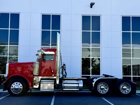 More photos of 2015 PETERBILT 389 at Forge Truck Centers - Illinois, IL