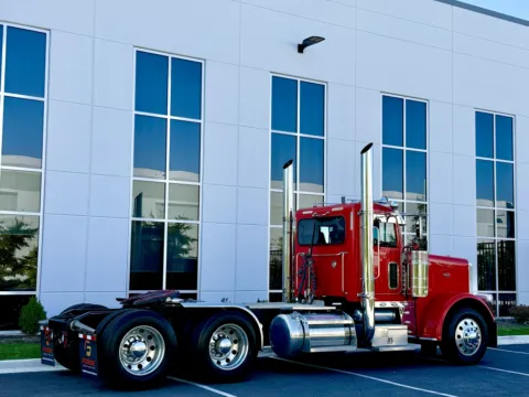 More photos of 2015 PETERBILT 389 at Forge Truck Centers - Illinois, IL