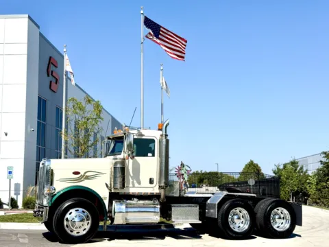 2017 PETERBILT 389 for sale in New Lenox, IL