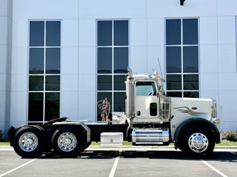 Another view of 2017 PETERBILT 389 for sale in New Lenox, IL at Forge Truck Centers - Illinois