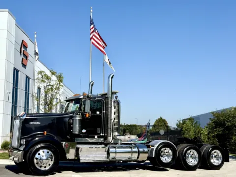 2013 KENWORTH W900 for sale in New Lenox, IL