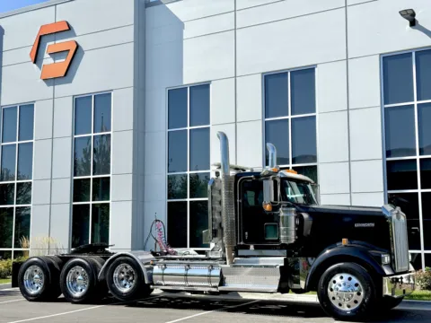 Photos of 2013 KENWORTH W900 for sale in New Lenox, IL at Forge Truck Centers - Illinois