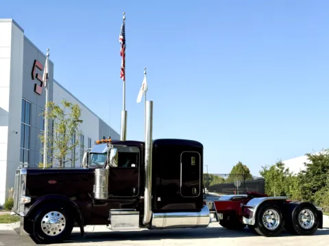 2017 PETERBILT 389 for sale in New Lenox, IL