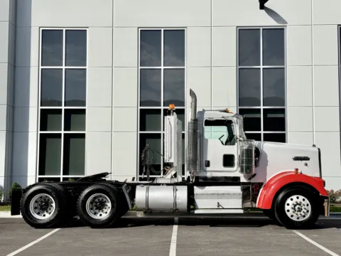 Another view of 2003 KENWORTH W900 for sale in New Lenox, IL at Forge Truck Centers - Illinois