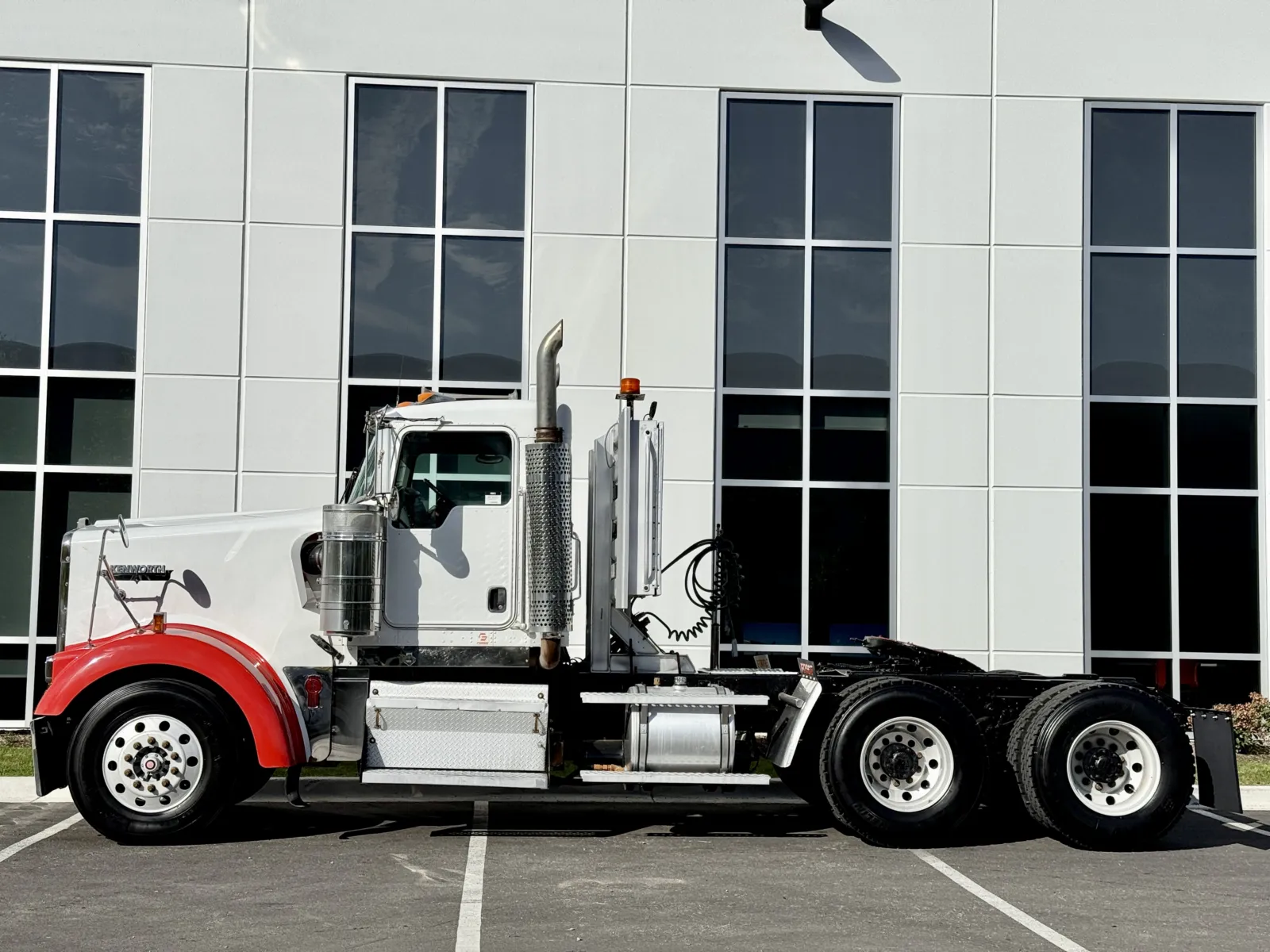 2003 Kenworth W900 - image 4