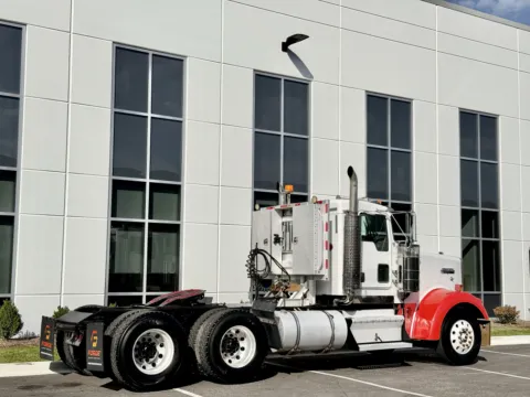 More photos of 2003 KENWORTH W900 at Forge Truck Centers - Illinois, IL