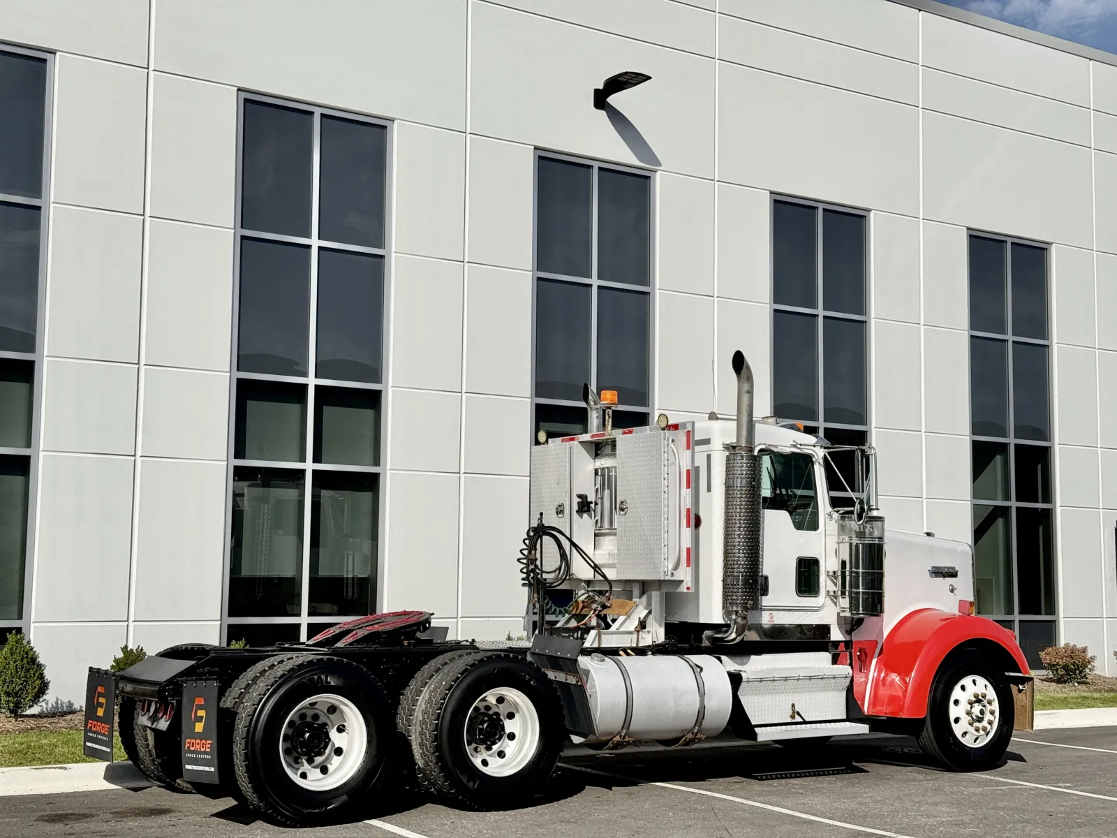 2003 Kenworth W900 - image 5