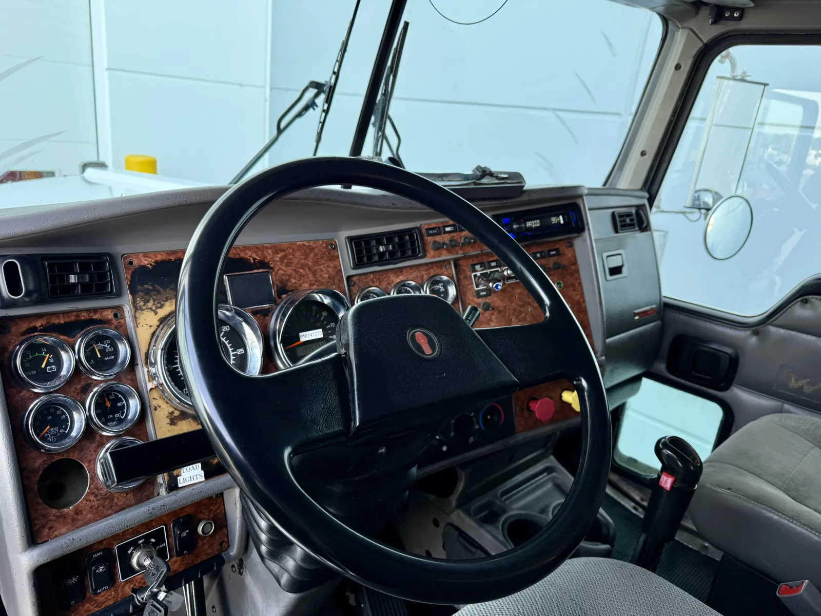 2003 Kenworth W900 - image 15