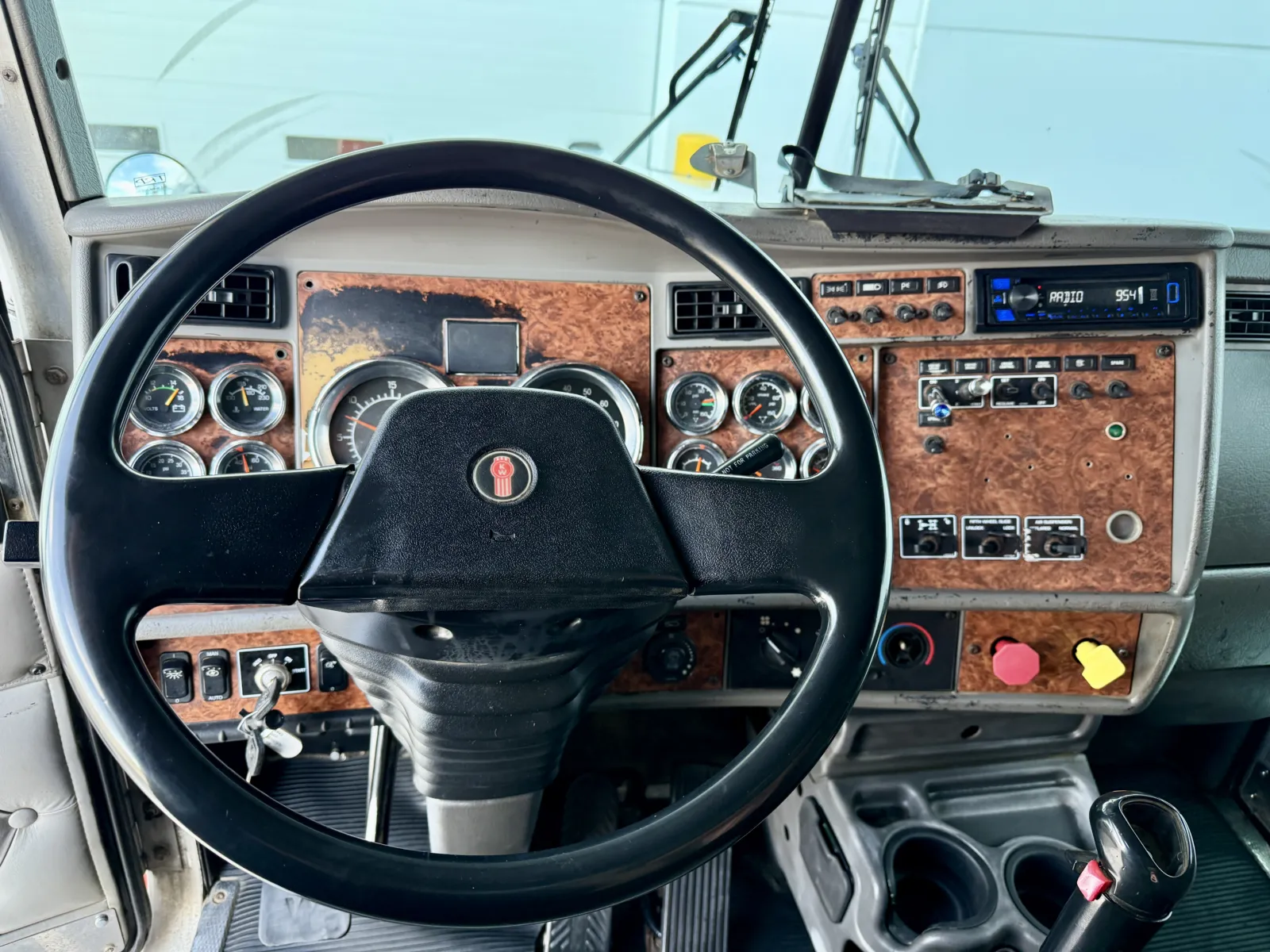 2003 Kenworth W900 - image 16