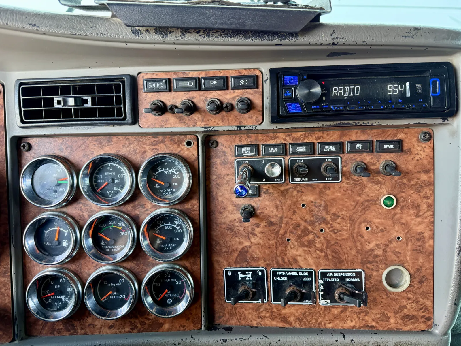 2003 Kenworth W900 - image 18