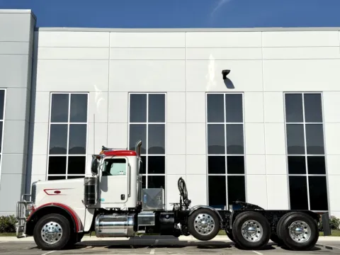 More photos of 2023 PETERBILT 389 at Forge Truck Centers - Illinois, IL
