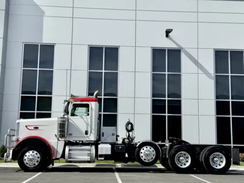 More photos of 2023 PETERBILT 389 at Forge Truck Centers - Illinois, IL