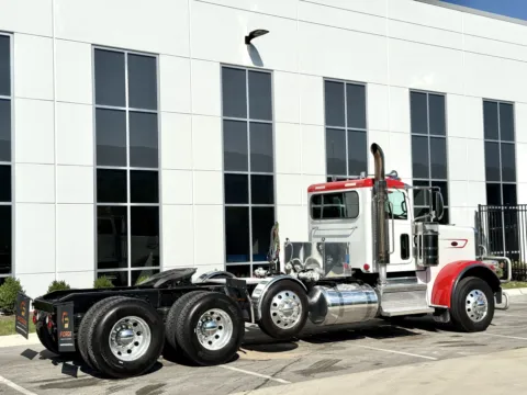 More photos of 2023 PETERBILT 389 at Forge Truck Centers - Illinois, IL