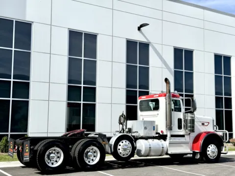 More photos of 2023 PETERBILT 389 at Forge Truck Centers - Illinois, IL