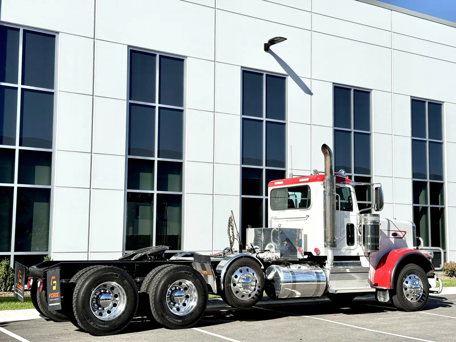 2023 Peterbilt 389 - image 5