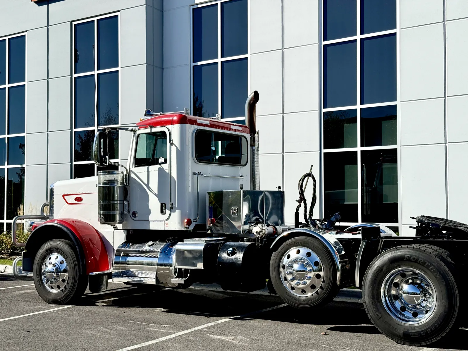 2023 Peterbilt 389 - image 8