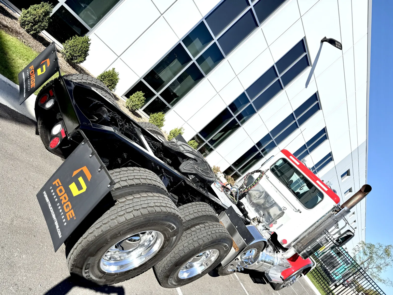 2023 Peterbilt 389 - image 11